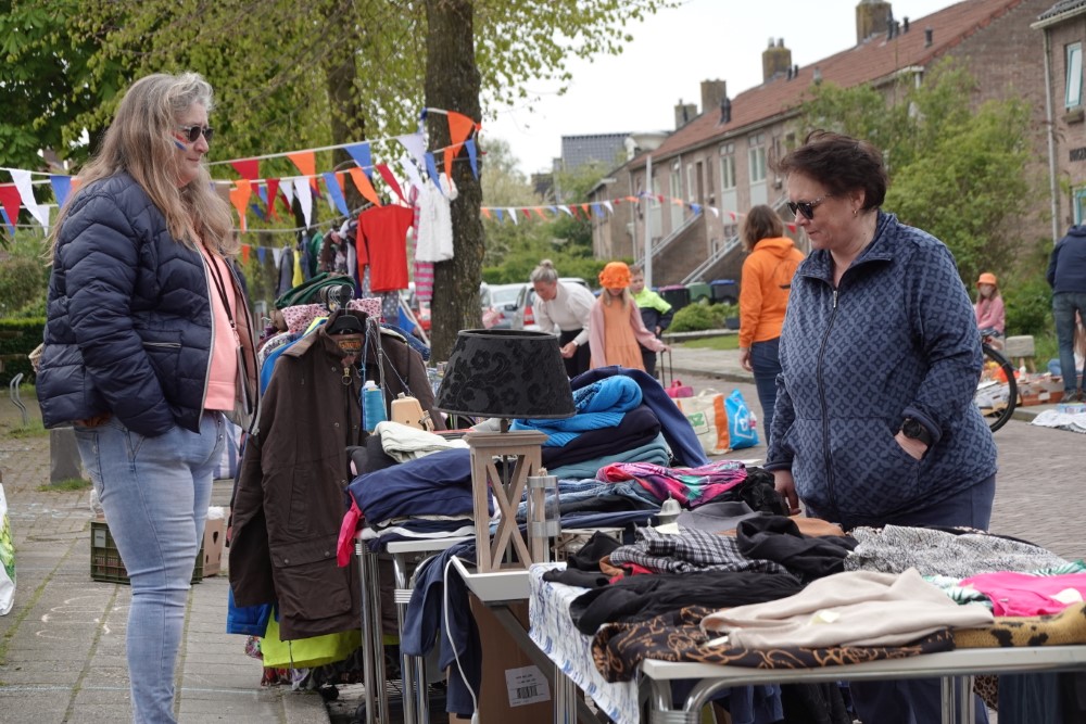 240427 Akkrum Koningsdag vrijmarkt 12  1000